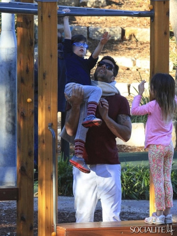 Ricky Martin porta i figli al parco