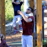 Ricky Martin porta i figli al parco - Thumbnail