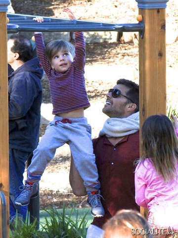 Ricky Martin porta i figli al parco