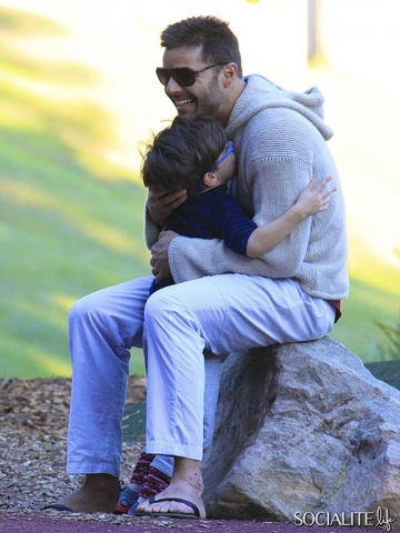 Ricky Martin porta i figli al parco