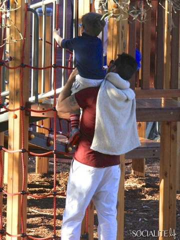 Ricky Martin porta i figli al parco