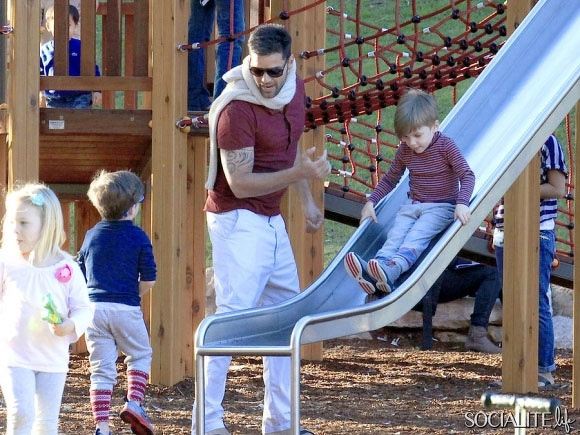 Ricky Martin porta i figli al parco