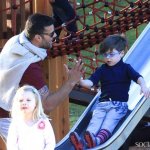 Ricky Martin porta i figli al parco - Thumbnail