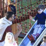 Ricky Martin porta i figli al parco - Thumbnail