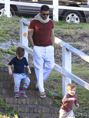 Ricky Martin porta i figli al parco