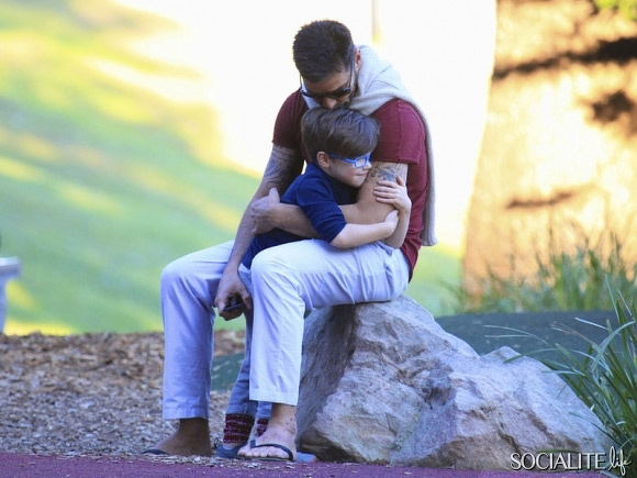 Ricky Martin porta i figli al parco