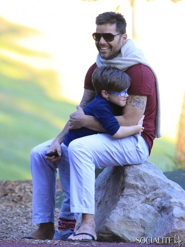 Ricky Martin porta i figli al parco