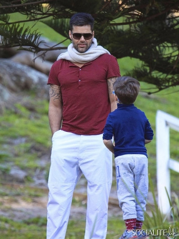 Ricky Martin porta i figli al parco