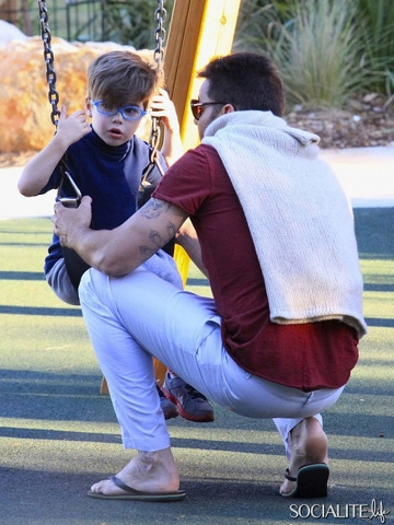 Ricky Martin porta i figli al parco