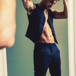 Il caliente Miguel Iglesias mostra la sua bellezza su Adon Magazine - Thumbnail