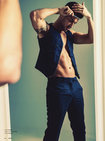 Il caliente Miguel Iglesias mostra la sua bellezza su Adon Magazine