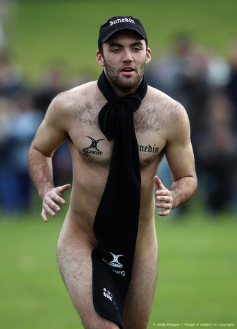 Inghilterra vs Nuova Zelanda. il rugby si gioca completamente nudi