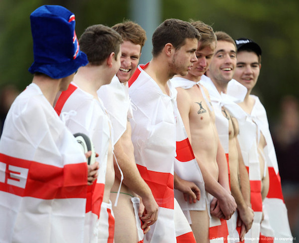 Inghilterra vs Nuova Zelanda. il rugby si gioca completamente nudi