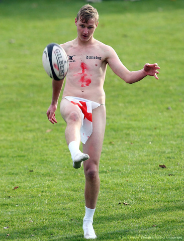 Inghilterra vs Nuova Zelanda. il rugby si gioca completamente nudi