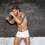Il corpo perfetto del calciatore Sergio Ramos su Men's Health Spagna - Thumbnail