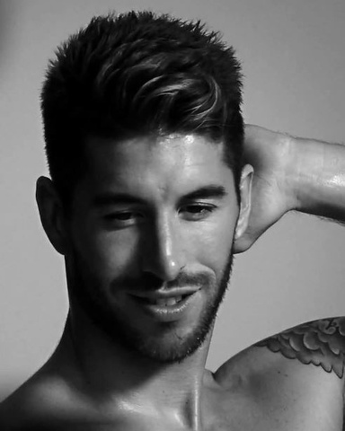 Il corpo perfetto del calciatore Sergio Ramos su Men's Health Spagna