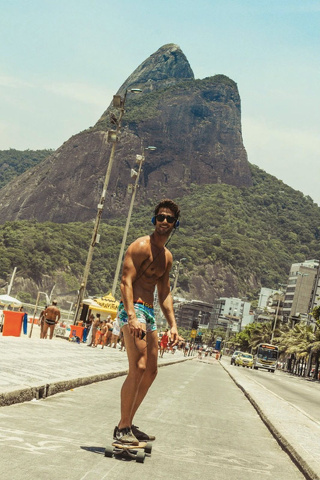L'estate si avvicina e Rounderwear mette a nudo un altro brasiliano