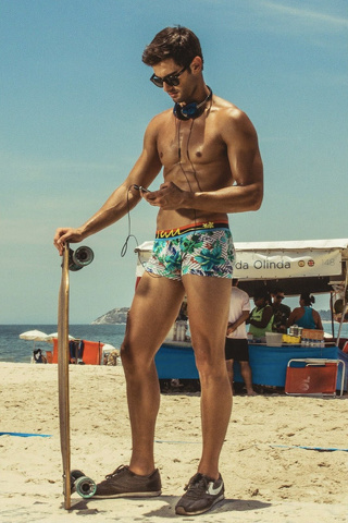 L'estate si avvicina e Rounderwear mette a nudo un altro brasiliano
