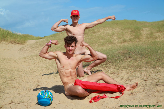 Nudi ed esibizionisti, il calendario dei Sons of the beach