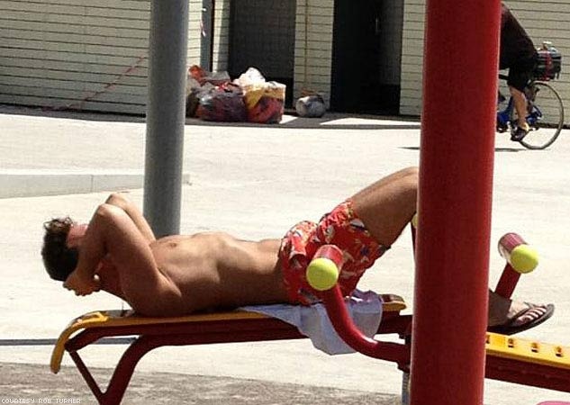 Sulle spiagge di Tel Aviv, aspettando il Pride