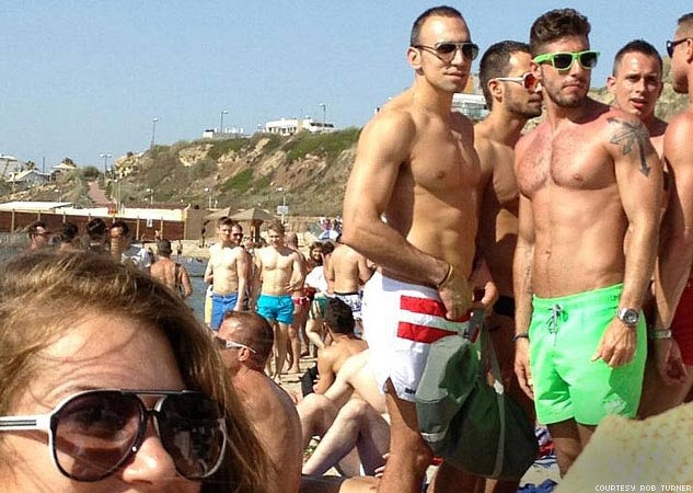 Sulle spiagge di Tel Aviv, aspettando il Pride