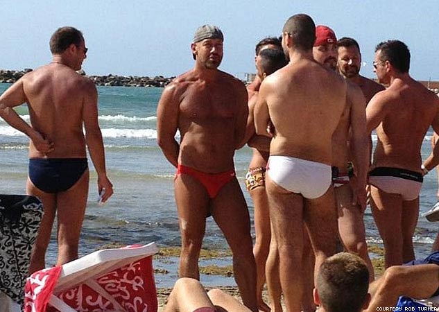 Sulle spiagge di Tel Aviv, aspettando il Pride