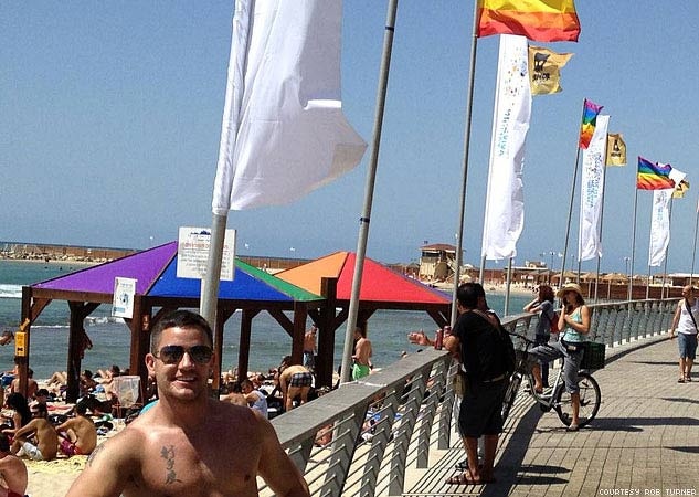 Sulle spiagge di Tel Aviv, aspettando il Pride