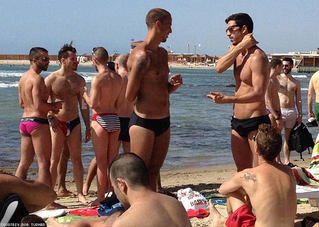 Sulle spiagge di Tel Aviv, aspettando il Pride