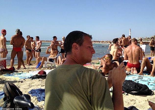 Sulle spiagge di Tel Aviv, aspettando il Pride