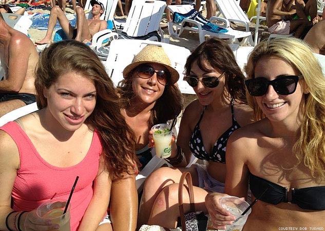 Sulle spiagge di Tel Aviv, aspettando il Pride