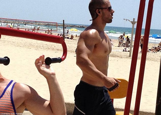 Sulle spiagge di Tel Aviv, aspettando il Pride