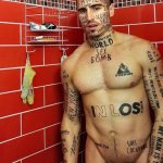 Vin Los: l'uomo ricoperto di tatuaggi senza senso - Thumbnail