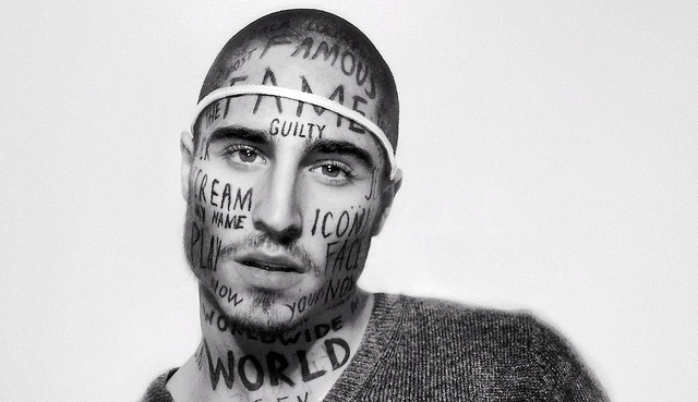 Vin Los: l'uomo ricoperto di tatuaggi senza senso