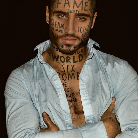 Vin Los: l'uomo ricoperto di tatuaggi senza senso