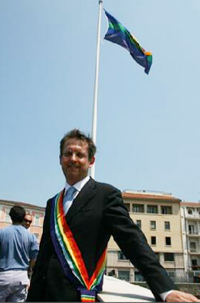 Foto del giorno di Giovedì 28 Giugno 2012 - 24674 bandieragaypisaHOME1 - Gay.it