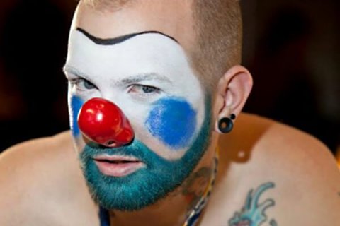 Paura dei clown? Perché non li avete mai visti così sexy - Clown sexy1 - Gay.it