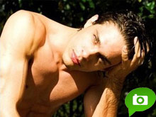 Julian Jil tra capoeira, moda e teatro - JulienDidioBASE - Gay.it