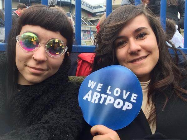 Lady Gaga a Milano: i fan si preparano al concerto. Le prime immagini