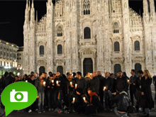 Le foto del Sit-in di Milano, tra rabbia e delusione - SitinmilanoduomBASE1 - Gay.it