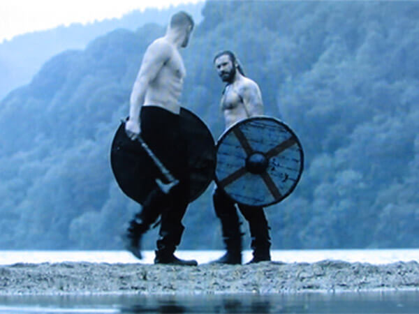 Scontri a petto nudo per i Vichinghi hot di History Channel - Vichinghi History Channel BS1 - Gay.it
