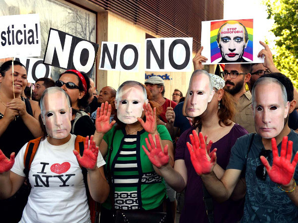 Russia: attivista gay attaccato con l’acido