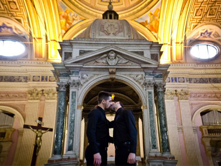 baci-gay-chiese-roma