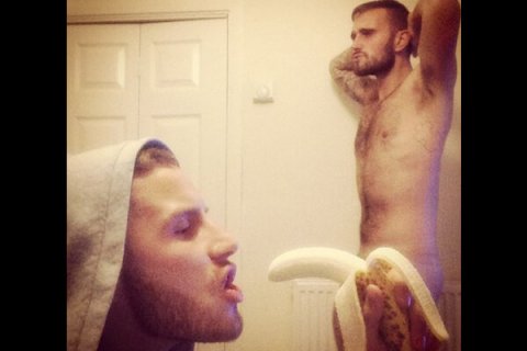 Maschi e banane: una storia d'amore e di passione - banana lovers BS1 - Gay.it