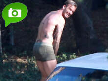 Beckham posa per H&M, ma passa un bus di turisti e... - beckham sorpresoBASE - Gay.it