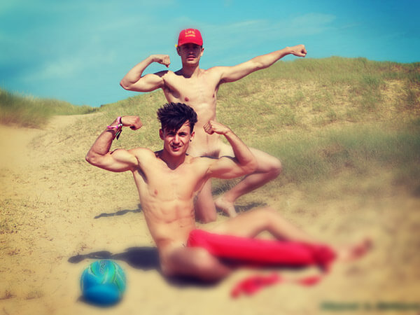 Nudi ed esibizionisti, il calendario dei Sons of the beach - calendario ripped stripped BS1 - Gay.it