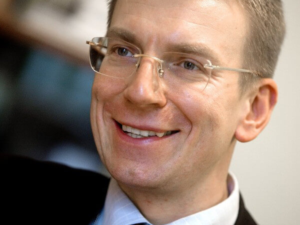 Il ministro degli Esteri lettone: “Sono orgoglioso di essere gay”