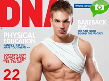 Daniel in copertina di DNA - dnamaggio2011BASE - Gay.it