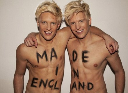 Jon e Mark Norris, i gemelli inglesi che spopolano in Australia - gemelli inglesiBASE - Gay.it