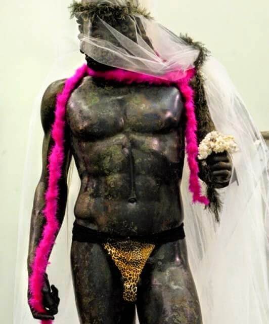 gerald-bruneau-bronzi-di-riace-tanga-boa