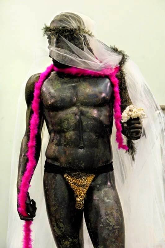 gerald-bruneau-bronzi-di-riace-tanga-boa